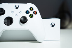 Anche l'umile controller Xbox deve essere aggiornato a metà generazione. (Fonte: Mika Baumeister)