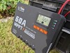 Regolatore di carica solare in azione