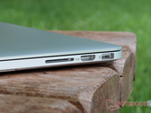 La scheda SD potrebbe fare un ritorno trionfale sul MacBook Pro con velocità più elevate al seguito. (Immagine: MacBook Pro 2015 recensione di Notebookcheck)