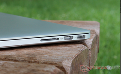 La scheda SD potrebbe fare un ritorno trionfale sul MacBook Pro con velocità più elevate al seguito. (Immagine: MacBook Pro 2015 recensione di Notebookcheck)