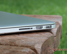 La scheda SD potrebbe fare un ritorno trionfale sul MacBook Pro con velocità più elevate al seguito. (Immagine: MacBook Pro 2015 recensione di Notebookcheck)