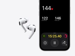 Un'immagine di Apple AirPods Pro 3 accanto a un iPhone