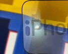 L'iPhone 14 Pro e l'iPhone 14 Pro Max di Apple dovrebbero essere dotati di ritagli a forma di "i" sul display. (Fonte immagine: @UniverseIce - modificato)