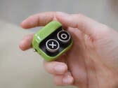 Il Boox Tappy ha pulsanti a scatto e una batteria ricaricabile.