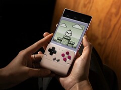 GameSir Pocket 1 Vertical aggiunge i controlli in stile Game Boy agli smartphone. (Fonte: GameSir)