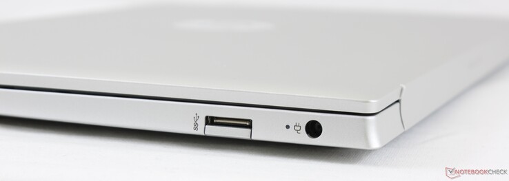 A Destra: USB-A 5 Gbps, porta adattatore AC