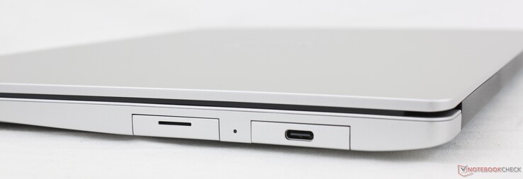 A destra: 2x USB-C con USB 4. Entrambi occupati con schede di espansione MicroSD e USB-C
