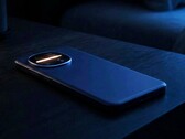 Lo Sharp Aquos R11 è dotato di una striscia LED RGB nel modulo della fotocamera.