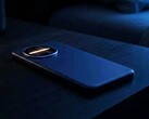 Lo Sharp Aquos R11 è dotato di una striscia LED RGB nel modulo della fotocamera.