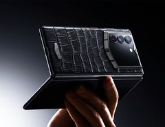 Vertu AlphaFold può essere rivestito in pelle di vitello o di alligatore.
