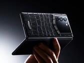 Vertu AlphaFold può essere rivestito in pelle di vitello o di alligatore.