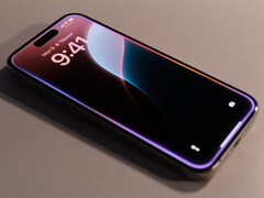 L&#039;iPhone 16 Pro utilizza un display OLED convenzionale, a differenza dei suoi fratelli iPad Pro. (Fonte: Appshunter.io &amp;amp; Unsplash)