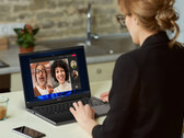 Il TravelMate P6 14 è il nuovo portatile sottile e leggero di Acer (immagine via Acer)