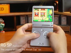 L'Anbernic RG SP durante l'esecuzione di un titolo per GBA.