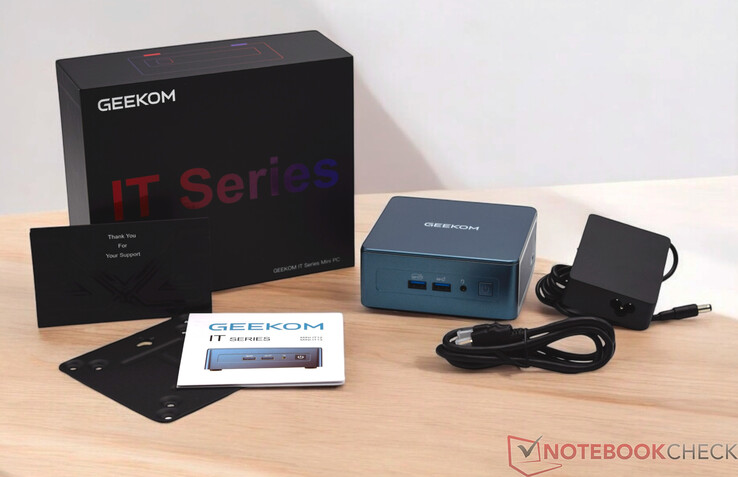 L'ambito di consegna del Geekom Mini IT13 2025 Edition