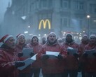 Lo spot pubblicitario di McDonald's completamente generato dall'AI subisce un forte contraccolpo. (Fonte: OudeTVinHD via YouTube)