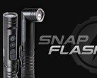 La telecamera di ispezione wireless SnapFlash ha una torcia integrata nella sua testa girevole.