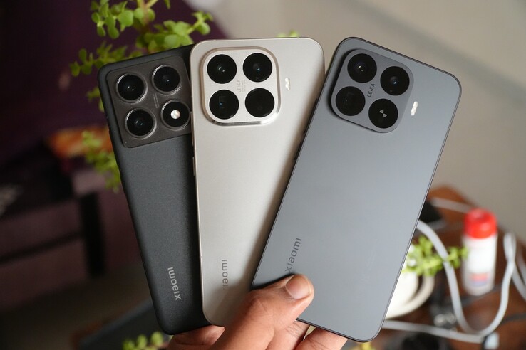 Lo Xiaomi 14T Pro, lo Xiaomi 15T Pro e lo Xiaomi 17T Pro (da sinistra a destra)