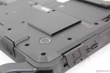 Lettore di Smart Card integrato accanto al pulsante di accensione abilitato alle impronte digitali