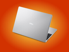 Il Dell 15 D15266 ha un peso a partire da 1,54 kg ed è disponibile in due colori a scelta.