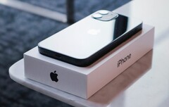 Apple può installare gli aggiornamenti senza dover disimballare un iPhone. (Immagine: Dennis Cortés)