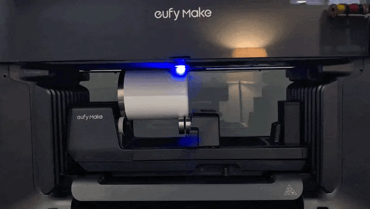 eufyMake E1 stampa su tazza con manico.