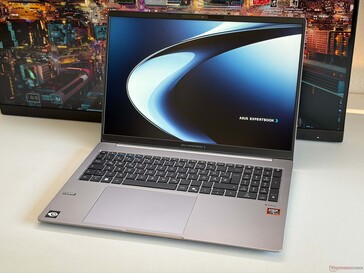 ExpertBook PM5 G2 dotato di un ottimo pannello IPS.