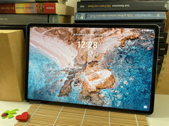 Il Honor Pad 10 può essere caricato con un massimo di 35 watt. Nei nostri test, un ciclo di carica completo è stato completato in un tempo relativamente breve di 1 ora e 48 minuti. (Fonte: Notebookcheck)