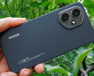 Honor 400 (nella foto) è stato lanciato a giugno, ma una fuga di notizie afferma che un successore è in arrivo nel corso dell'anno. (Fonte: Notebookcheck)