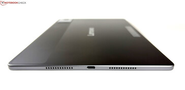 A destra: Altoparlante, USB-C 2.0, altoparlante