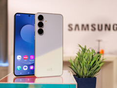 Buone prestazioni e caratteristiche ad un prezzo sempre più interessante: La recensione di Galaxy S25 FE. (Fonte: Daniel Schmidt)