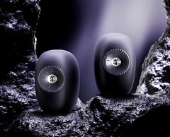 Il KEF LS Luxe è dotato di un driver coassiale da 165 millimetri.