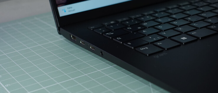 HDMI, 2 x USB-C con Thunderbolt, DP e PD, attacco per cuffie da 3,5 mm