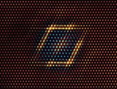 Aggiungendo mezzo punto percentuale di litio, il precipitato simile a una sfera nel sistema Cu-Ta si trasforma in una struttura cuboidale stabile (nella foto). (Fonte immagine: SciTechDaily)