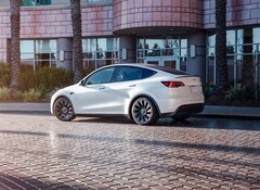 Si prevede che la Porsche Panamera e la Tesla Model Y saranno richiamate più volte (Immagine: Tesla)