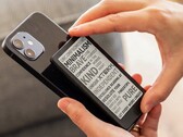 Con un display da 4,3 pollici, l’e-reader Xteink X4 Pro è estremamente compatto.
