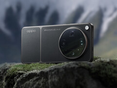 Il Find X9 Ultra in uno dei due colori del lancio globale.