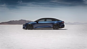 Lucid Air Sapphire Edition in prova sulle Salt Flats