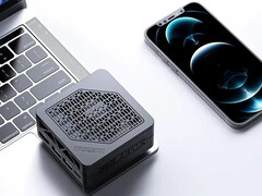 L'EM780 viene fornito con un Ryzen 7 7840U, 32 GB di RAM e due SSD in Europa. (Fonte: MINISFORUM)