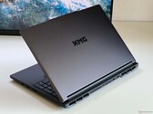 Recensione del laptop XMG Pro 16 (E25): Il laptop RTX 5070 Ti e fino a 128 GB di RAM all'interno di un ibrido gaming/workstation