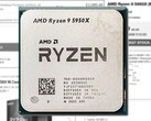 L'AMD Ryzen 9 5950X è stato oggetto di alcuni prezzi spietati da parte di alcuni rivenditori. (Fonte: AMD/vari - modificato)