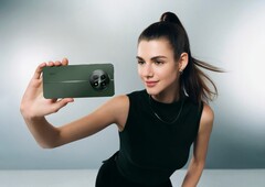 Il Realme 12 ha un design moderno con un modulo fotocamera rotondo. (Immagine: Realme)