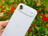 Si prevede che l’iPhone Air 2 colmi le lacune del modello precedente, raffigurato qui.
