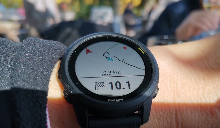 Il Forerunner 745, rilasciato nel 2020, era dotato di un display MIP