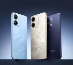 L'iQoo Z11i è disponibile nelle varianti di colore oro del deserto, ombra d'inchiostro e azzurro 