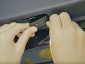 Installazione delle luci di proiezione della Model Y (Fonte: Tesla)