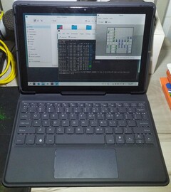 Il PineTab2 è pronto per il lancio l'11 aprile. (Immagine via Pine64)