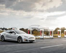 I costi dei Supercharger stanno scendendo (immagine: Tesla)