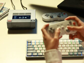 AYANEO AM02 può essere acquistato con il controller 8BitDo e gli accessori della tastiera Nuphy, nella foto. (Fonte: AYANEO)