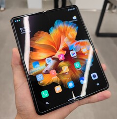 Il display interno del Mi Mix Fold misura 8,01 pollici. (Fonte: Digital Chat Station)